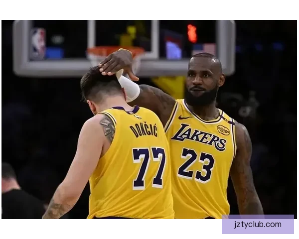 詹金斯关键时刻爆发助球队取胜湖人创生涯新高